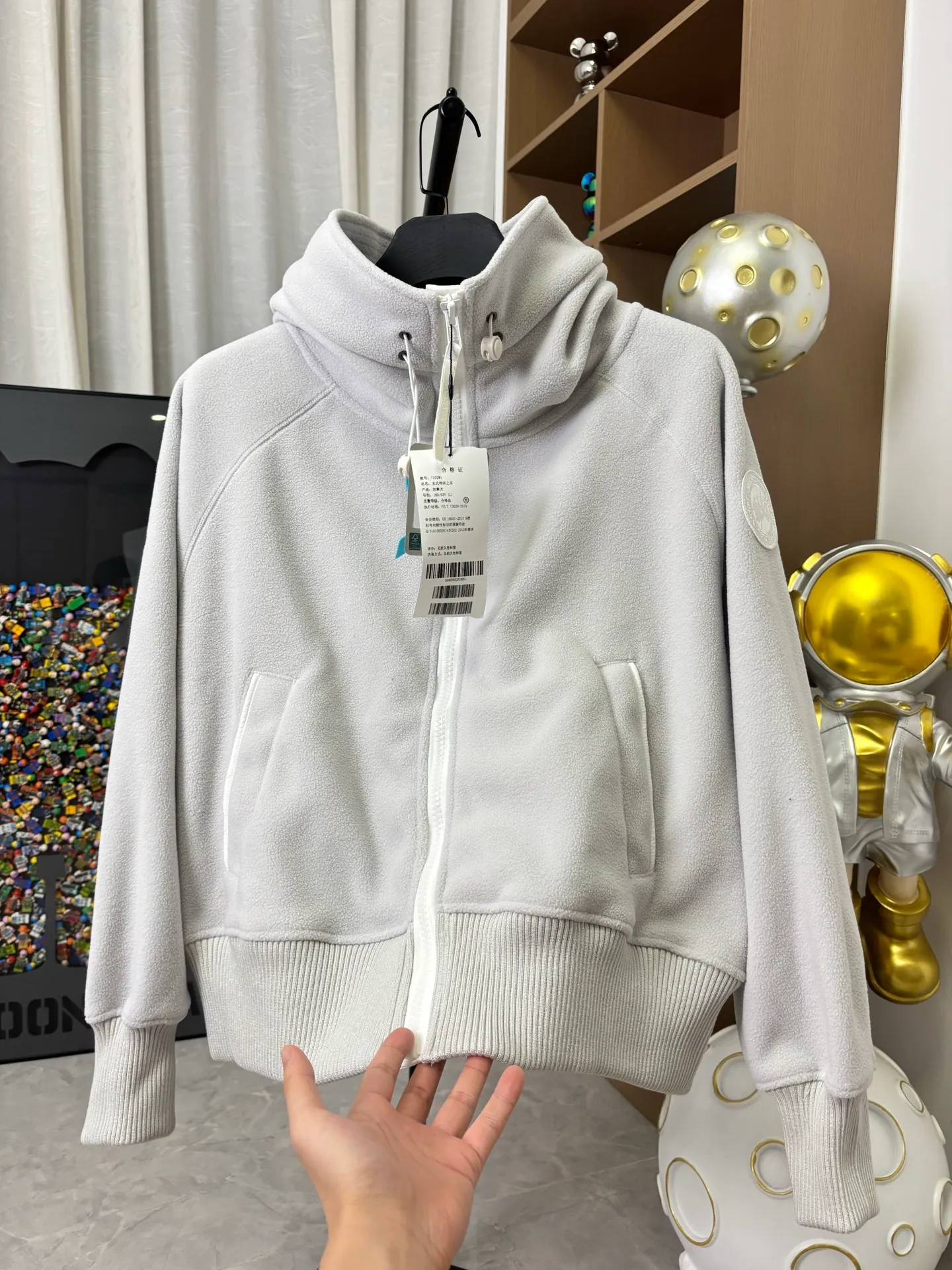 P610 Style number: DC212# [Canada Goose] Canada Goose wool fleece bomber jacket hooded jacket. Classic Chilliwa wool fleece pilot official website 1:1:1 customized model. Canada goose Chilliwa Fce Bomber HUMANATURE, limited white label wool fleece, light gray and white label, really high-end✌️soft and comfortable, not heavy. Buyers who like it should hurry up😈 Color: black gray white Size: S-XL [Picture 9️⃣Size chart]